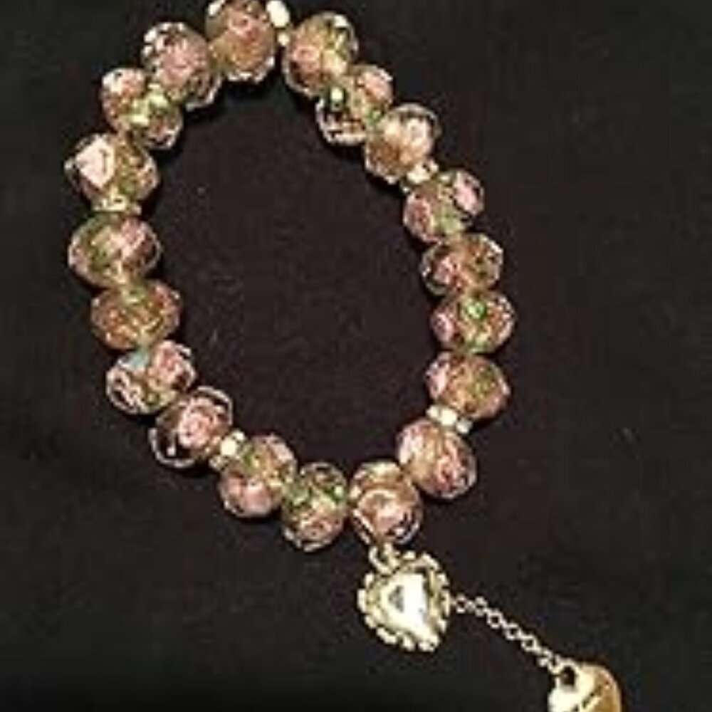 BRAND NEW / UNOPENED Womens Heart Charm Bracelet